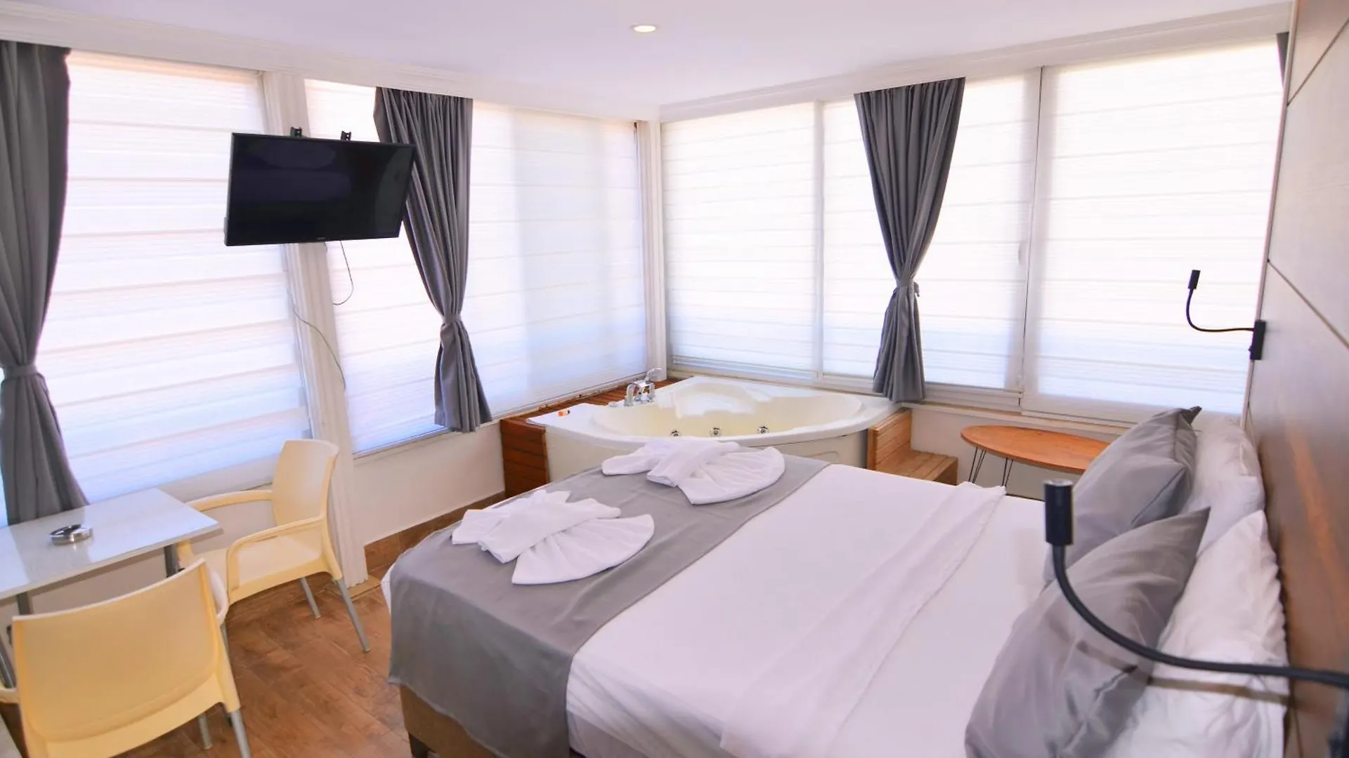 Royalis Apart Hotel By Mykonut Fethiye 0*,